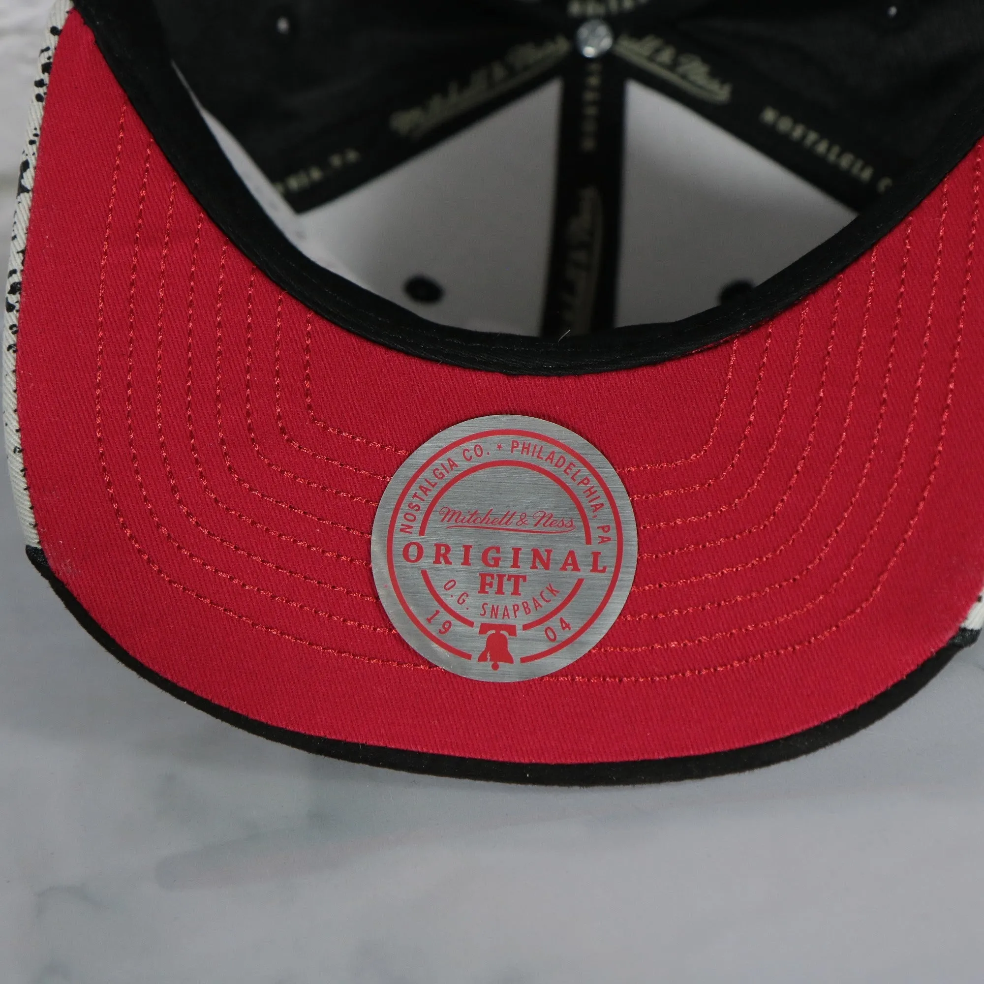 Chicago Bulls Day 5 Sneaker Hookup Red bottom Tri-Tone | Reflective/Black/Grey Snapback Hat