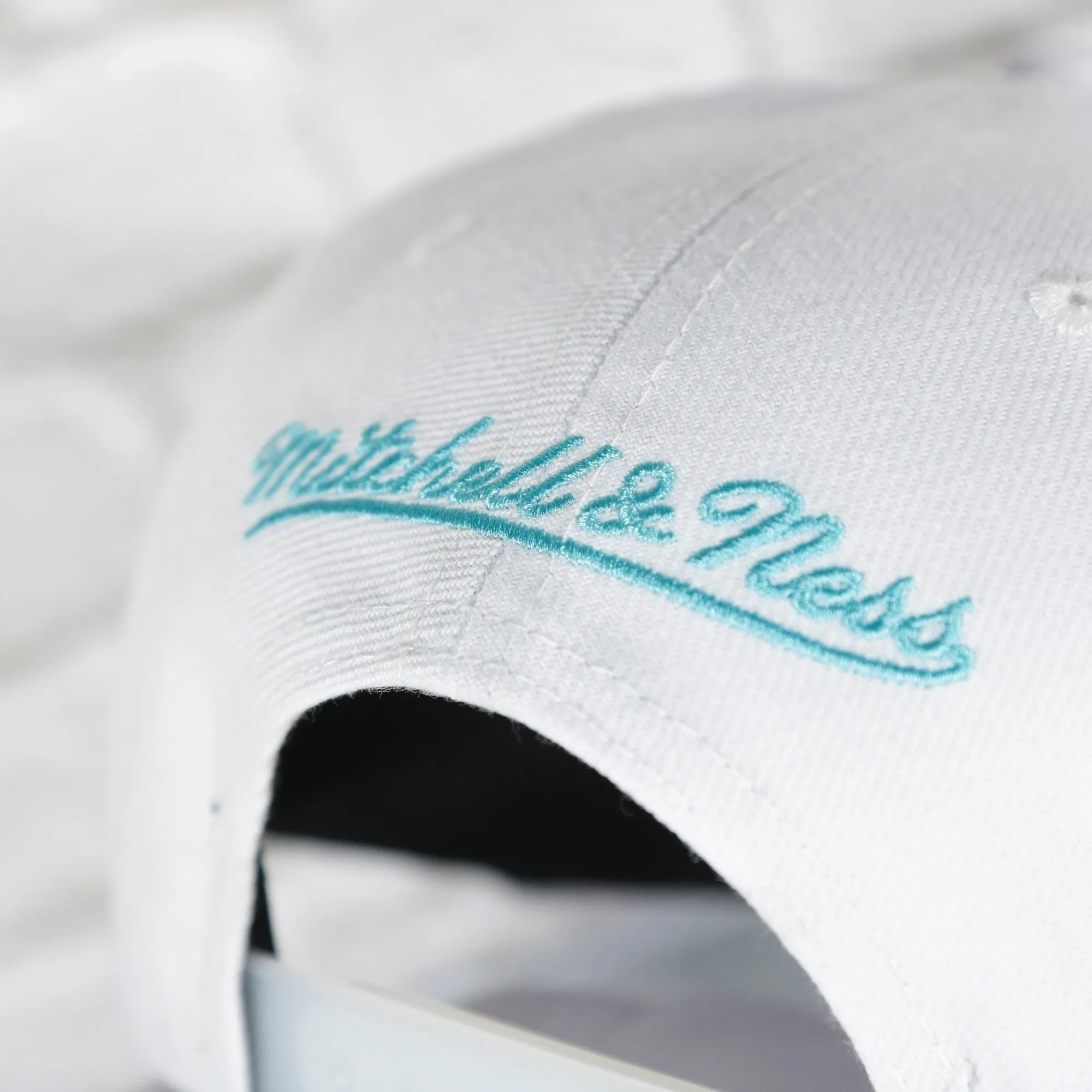 Chicago Bulls Day 5 Sneaker Hookup White bottom Tri-Tone | Reflective/White/Light Blue Snapback Hat