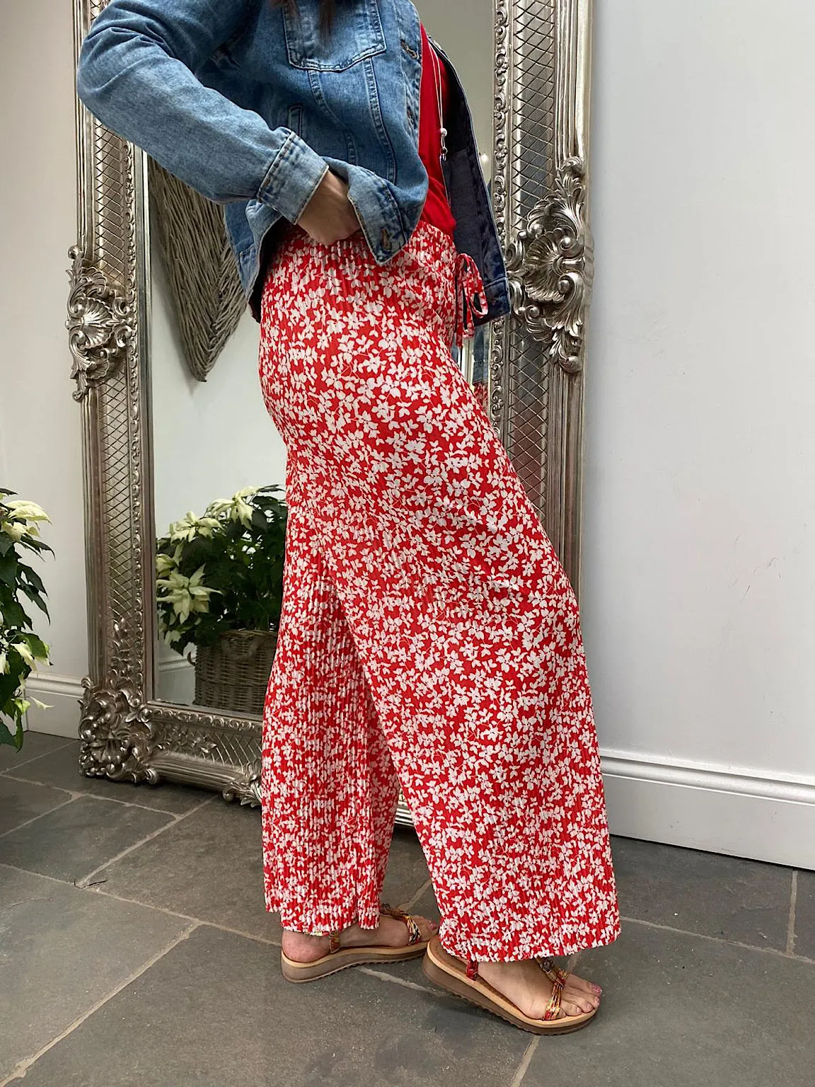 Floral Plisse Flow Trousers