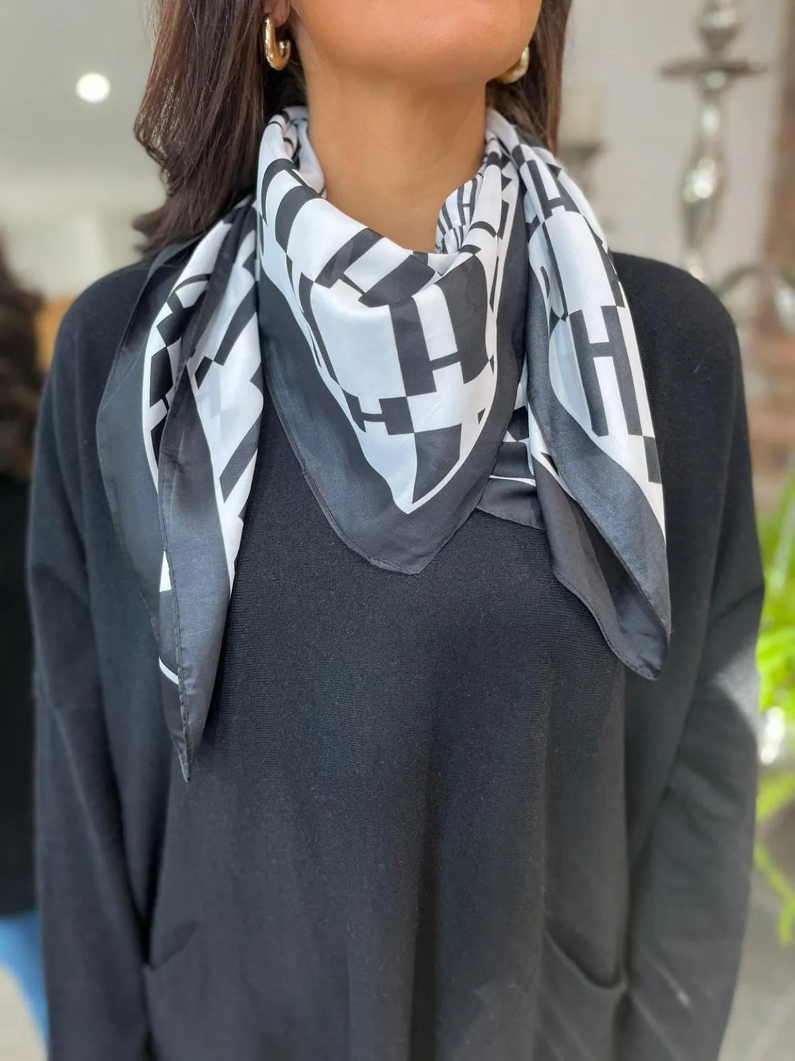 Monochrome Neck Scarf