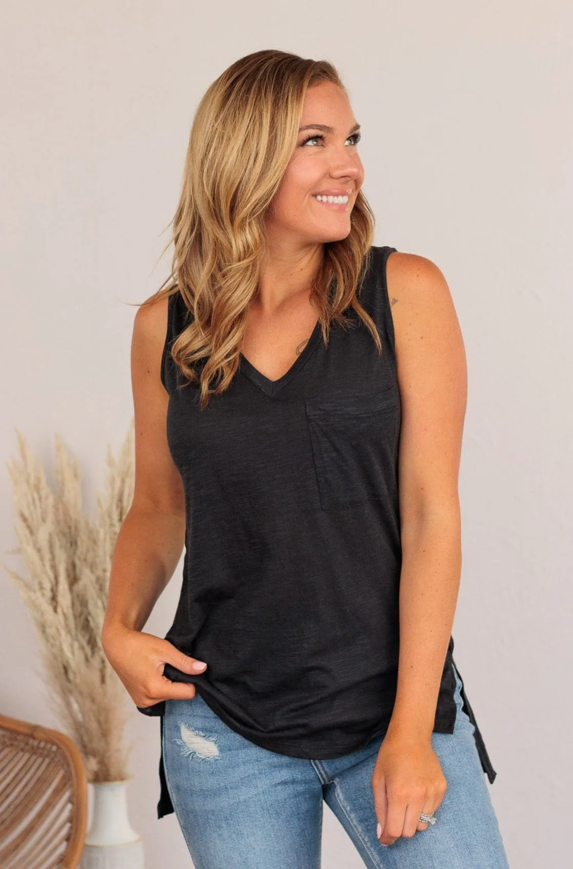 When You Look At Me Pocket Tank- Black